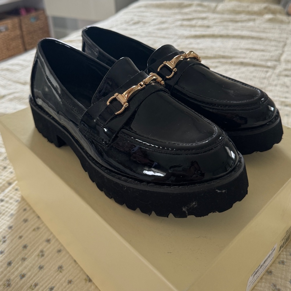 PRINCESS POLLY BLACK LOAFERS WITH GOLD BUCKLE DETAIL IN WOMENS SIZE 7